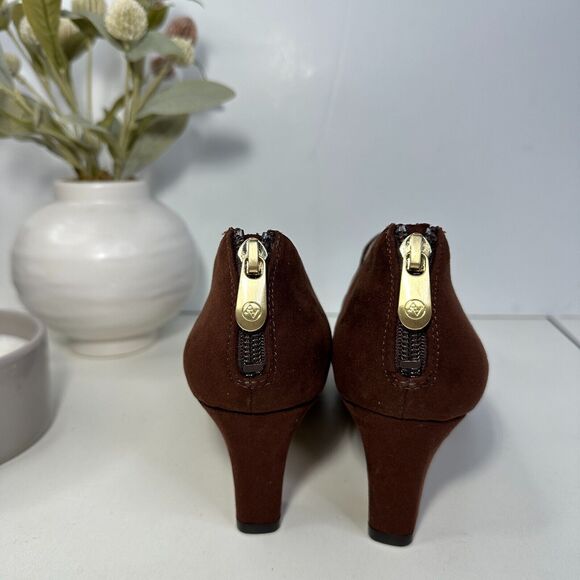 New Adrienne Vittadini Lava Suede Bootie Hazelnut Brown Women 8.5M NWOB Zip Heel - Picture 5 of 9